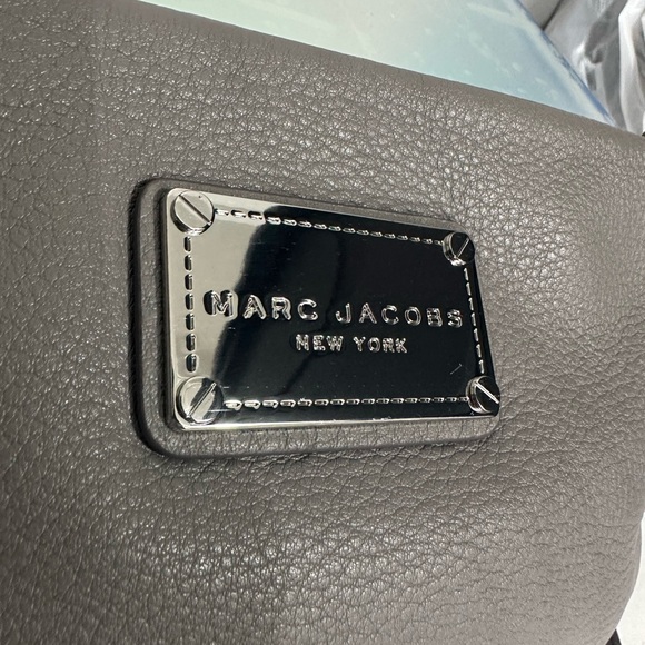 ★ NWOT Iconic Marc Jacobs Gray Silvertone Hardware Crossbody Bag - Picture 12 of 12